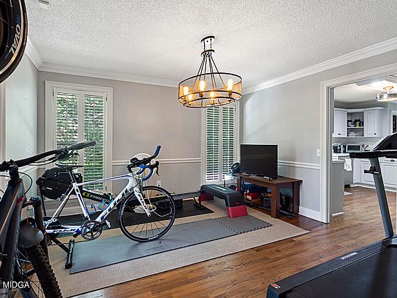 5th image of 3355 Ridge Ave