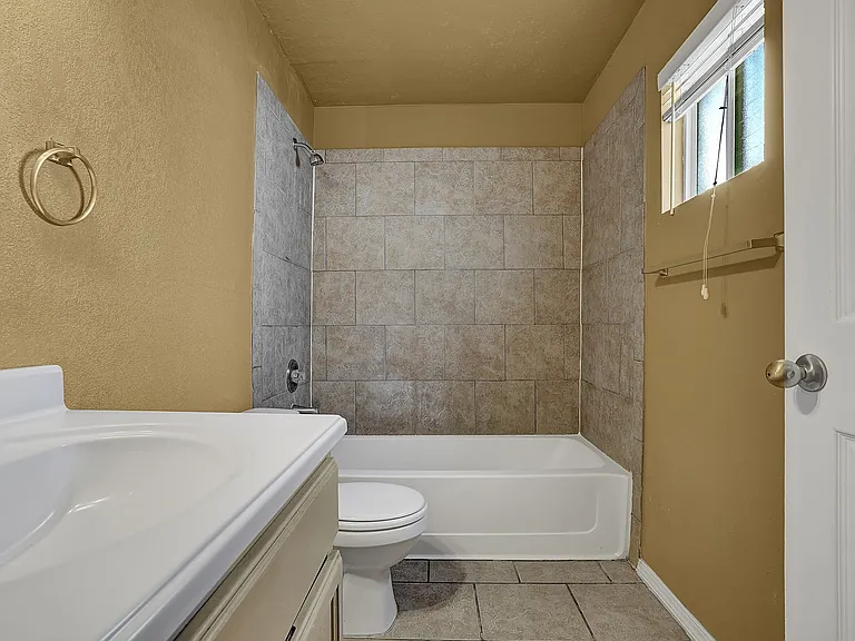 San Jose Apartments — Photo 13