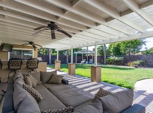 590 W Bay St, Costa Mesa, CA 92627