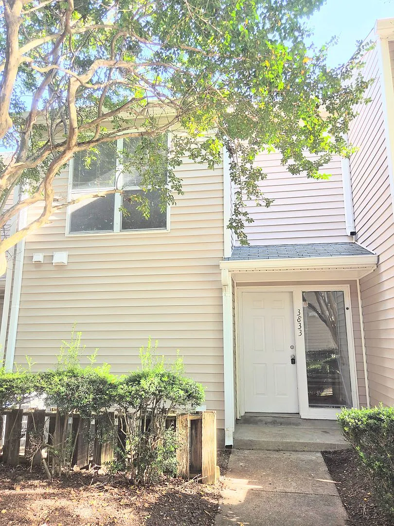 3 bedroom/ 1.5 bathroom- The Midlands — Photo 1