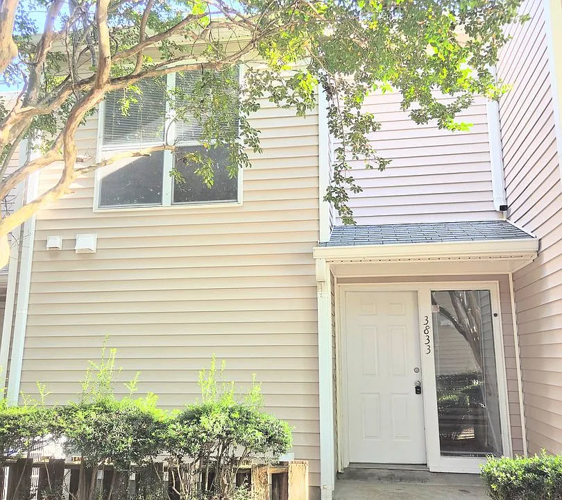 3833 Staffordshire Ln