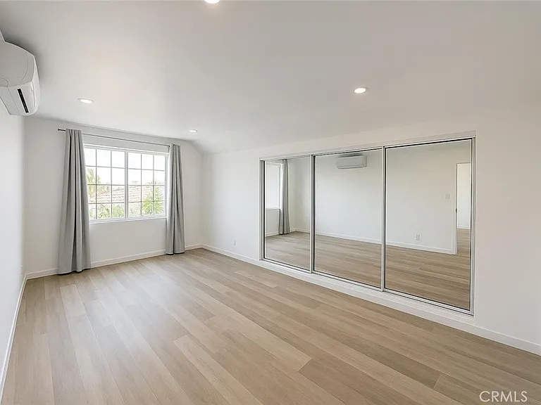 19153 Clymer St — Photo 12