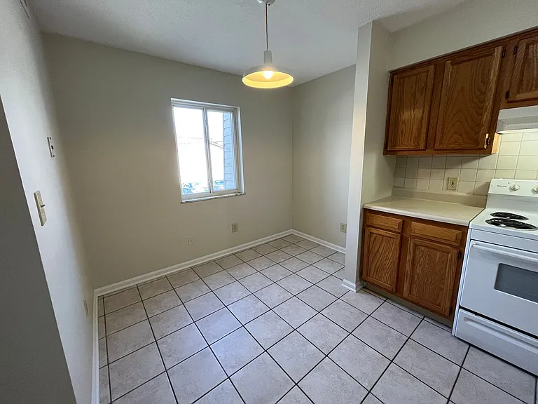 450 E Norwich Ave — Photo 4