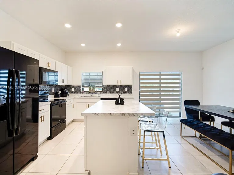 1181 SW 7th Ct #1181 — Photo 7