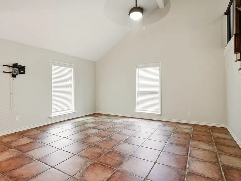 7354 Walling Ln — Photo 6