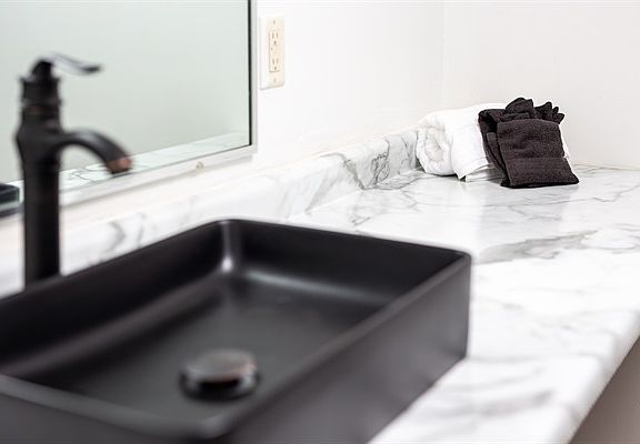 4th image of 701 W Ludington Ave #5