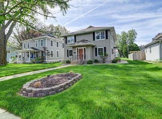 314 E Main St, Waunakee, WI 53597