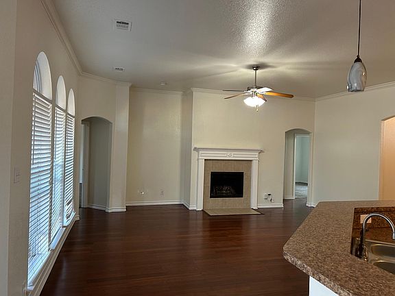 5th image of 516 Castlebrook Ct