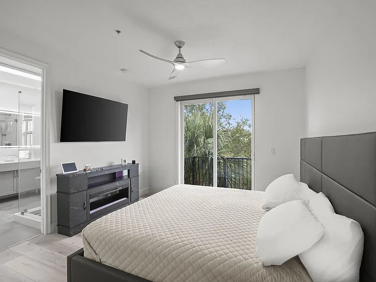 616 NW 38th Cir — Photo 34