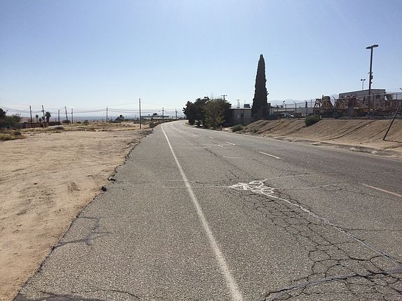 Exterior Neighborhood (street photo)