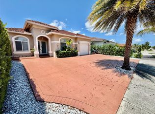 7915 NW 200th Ter, Hialeah, FL 33015
