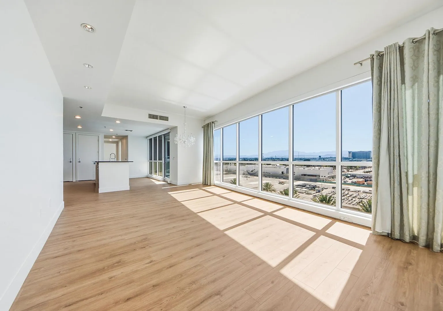 Panorama Towers T2-708-City/Mtn Views From This Stunning 2bd/2ba, Unfurnished Residence — Photo 2