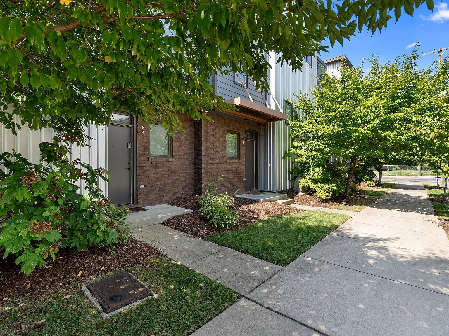 3 bed, 2.5 bath, 1073 sqft, $3,195 — Photo 4