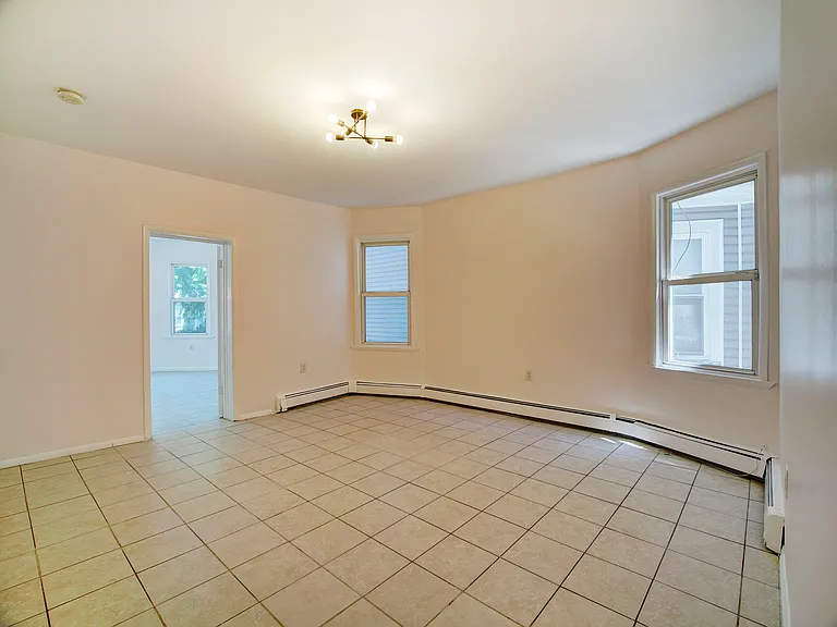79 Eaton Pl #1 — Photo 5