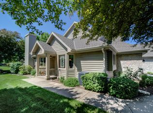 N21W24115 Garden Cir, Pewaukee, WI 53072