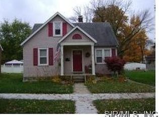 1114 13th St, Highland, IL 62249