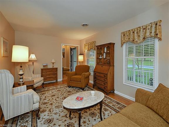5th image of 2681 Middleton Cir