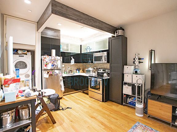 3rd image of 1446 Bedford Ave #3L