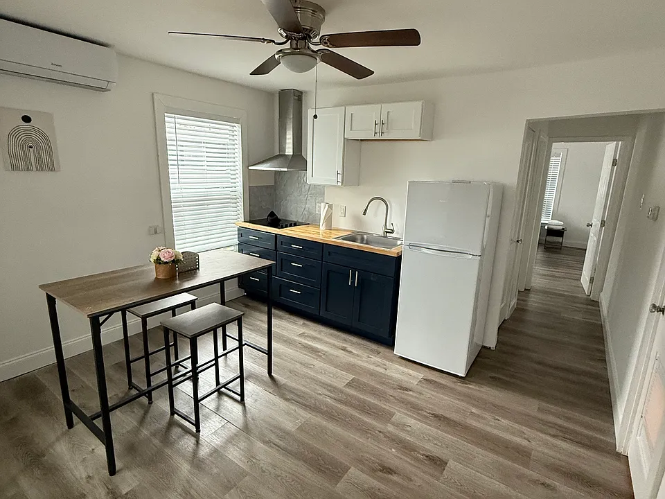 1325 E Main St #2