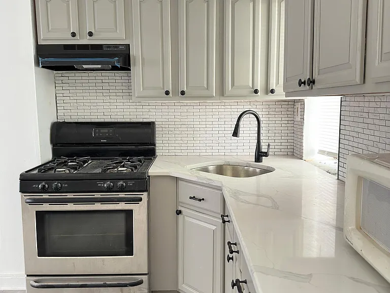 1026 S Cleveland St — Photo 13