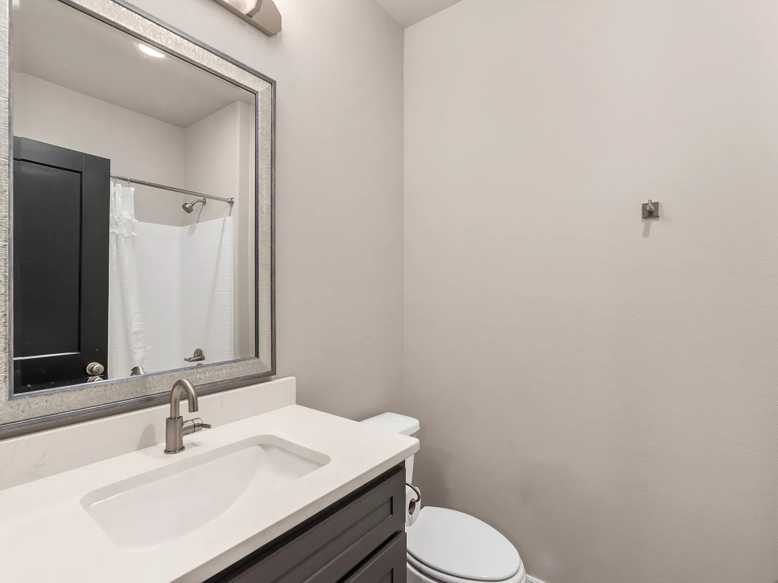 405 Aurora Court - 407 — Photo 4