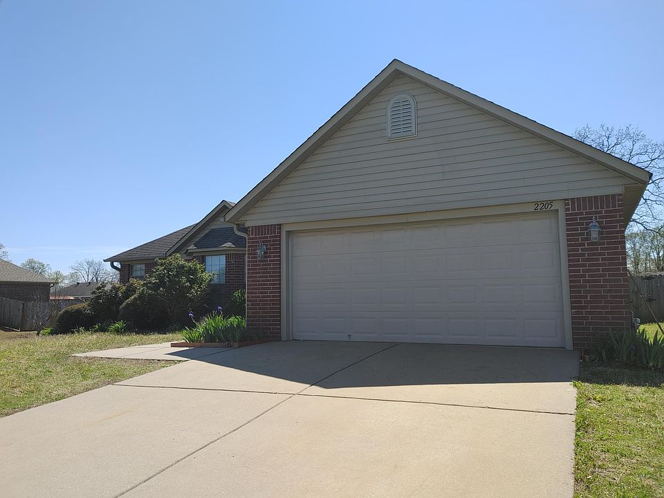 1st image of 2205 Wilmington Dr