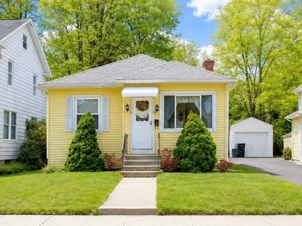 315 Hillside Ave, Holyoke, MA 01040