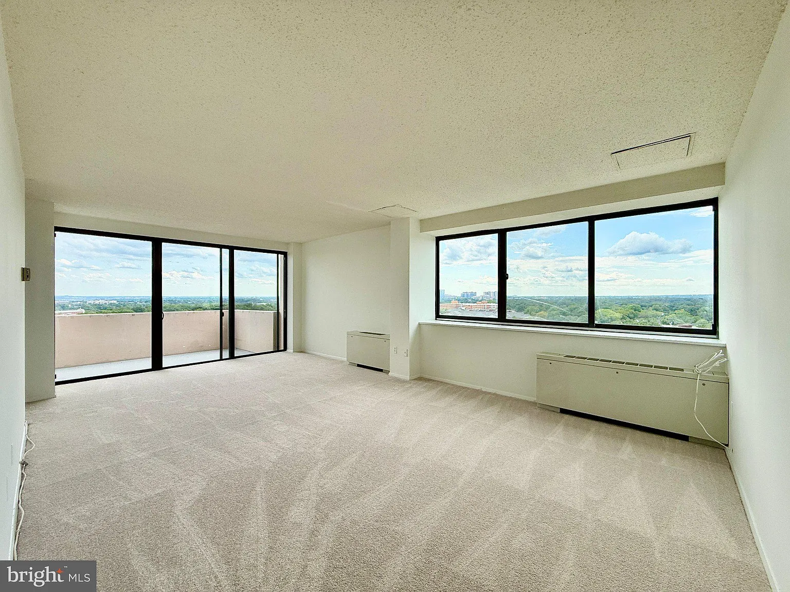 4141 N Henderson Rd — Photo 4