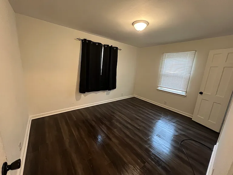 6000 Eaton Dr — Photo 8