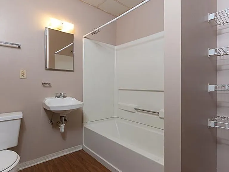 301 N Court St — Photo 8