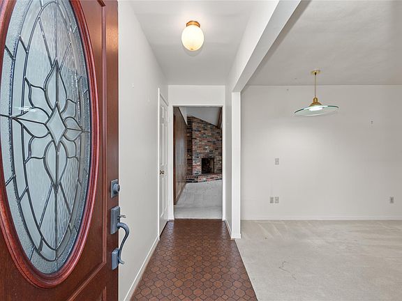 5th image of 2202 Parkdale Drive