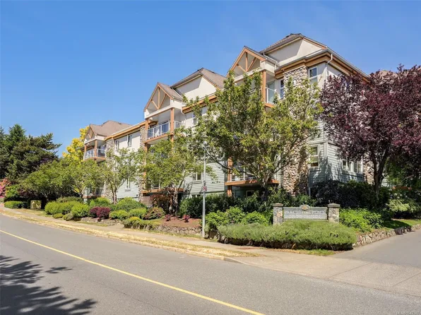 494 Marsett Pl #210, Saanich, BC V8Z 7J1