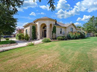 100 Windcrest, Floresville, TX 78114