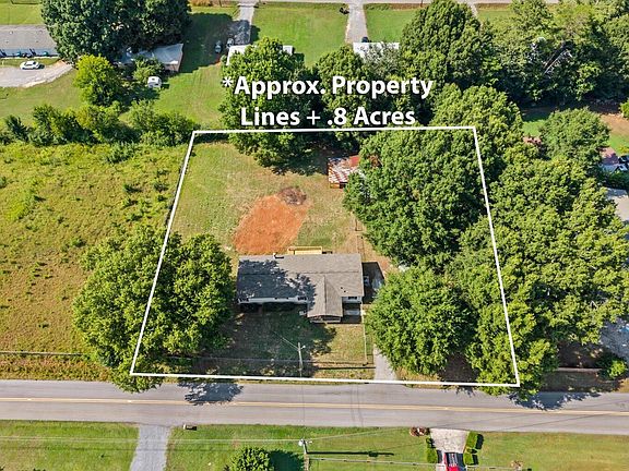 4th image of 211 Patricia Ave