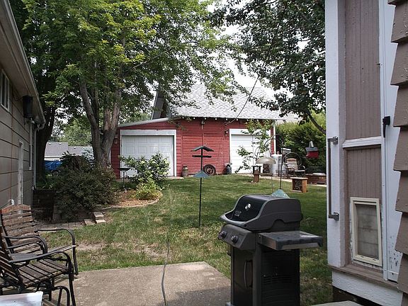 4th image of 304 E Park St