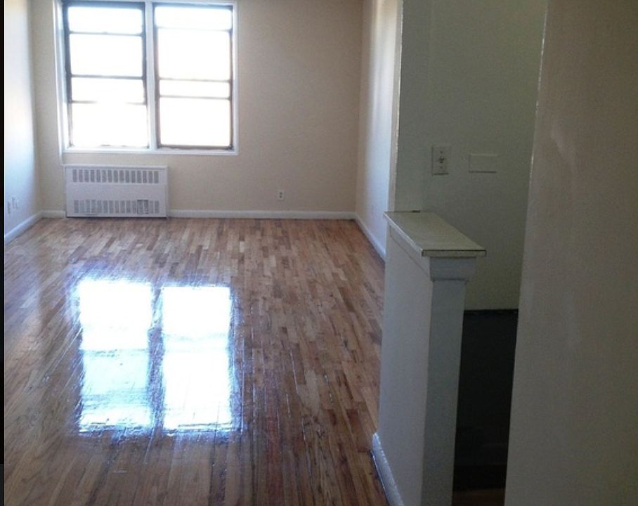 2nd image of 2060 E 19th St APT 4H