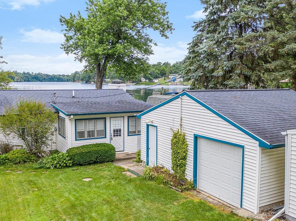 1st image of 17035 Stevens Forest Lake St