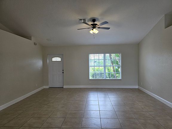 4th image of 130 SW 31st Ter