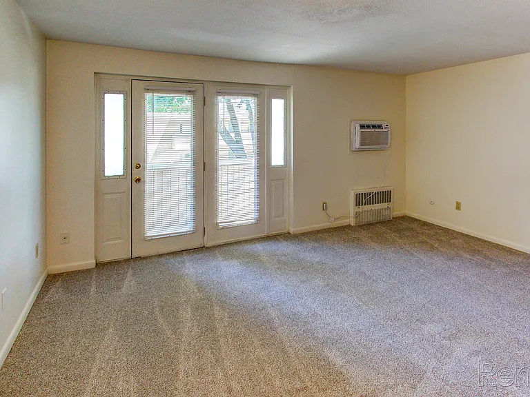 Sutton Place Apartments — Photo 28
