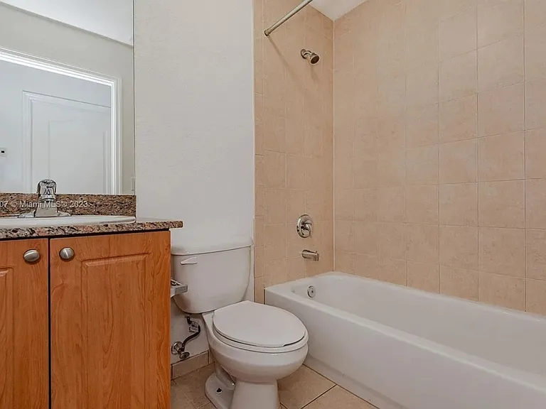 207 NE 4th Ct — Photo 9