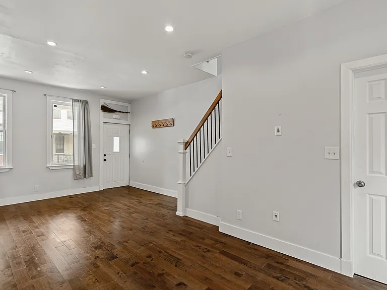 1457 N Corlies St — Photo 9