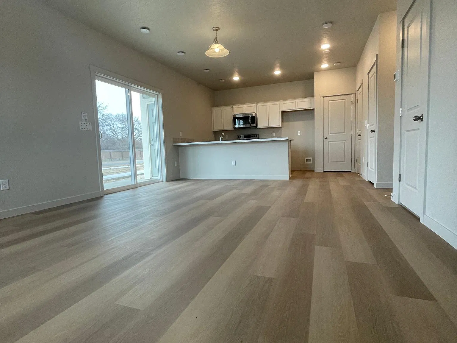 2 bed, 2.5 bath, 1122 sqft, $1,650 — Photo 2