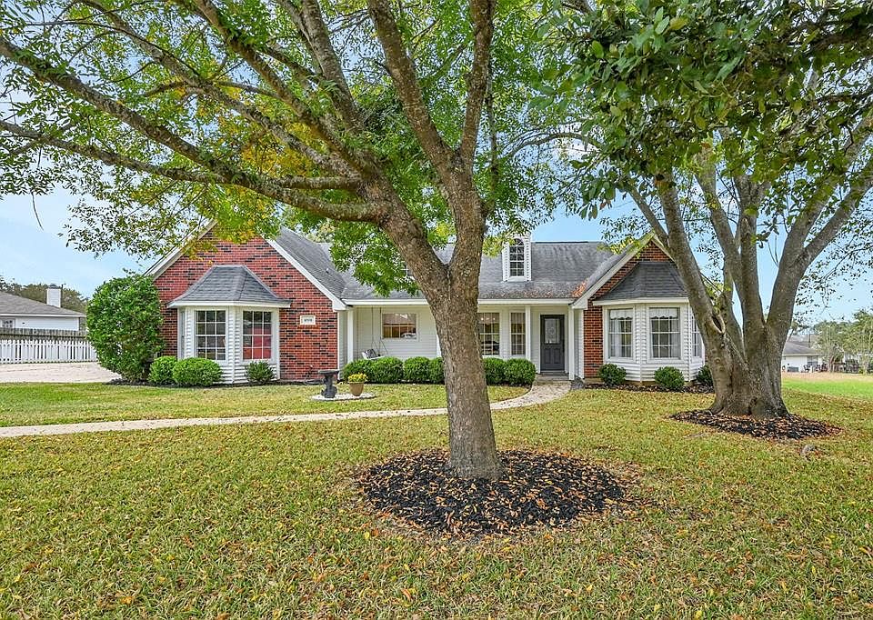 1st image of 10931 Hillside Dr
