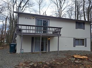 6229 Park Pl, Tobyhanna, PA