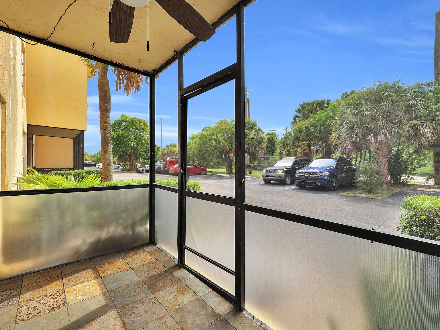 2 bed, 2.0 bath, 936 sqft, $2,100 — Photo 3