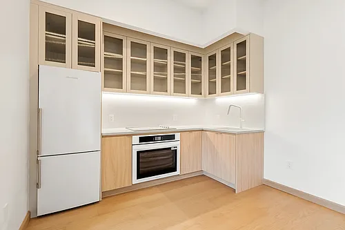 75 Calyer St #3D Photo 1