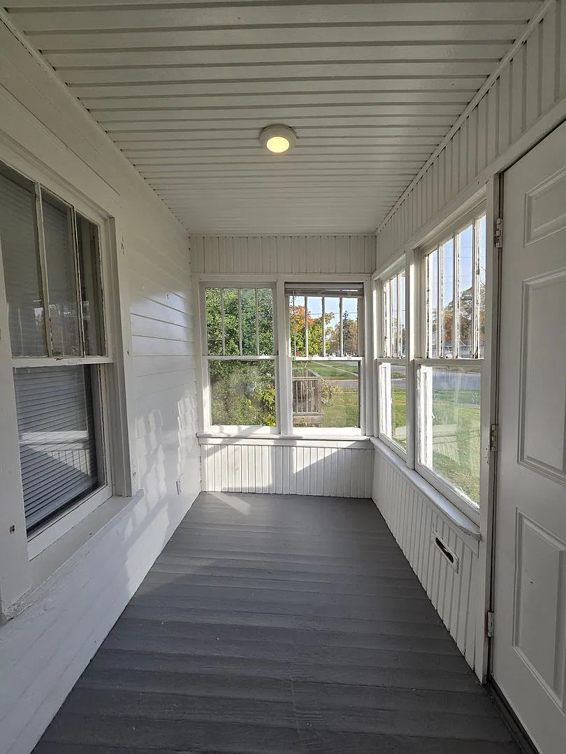 2 bed, 1.0 bath, 1332 sqft, $1,250 — Photo 2