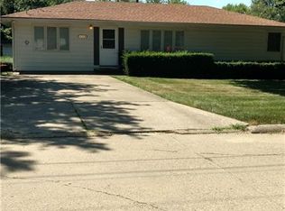 8062 Crestview Dr, Des Moines, IA 50320