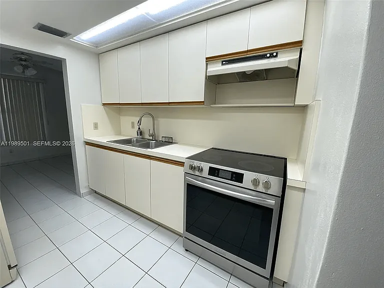 3300 SW 10th St #1 — Photo 7