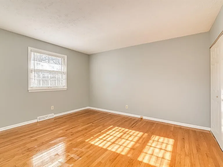 221 Wildwood Pl — Photo 1